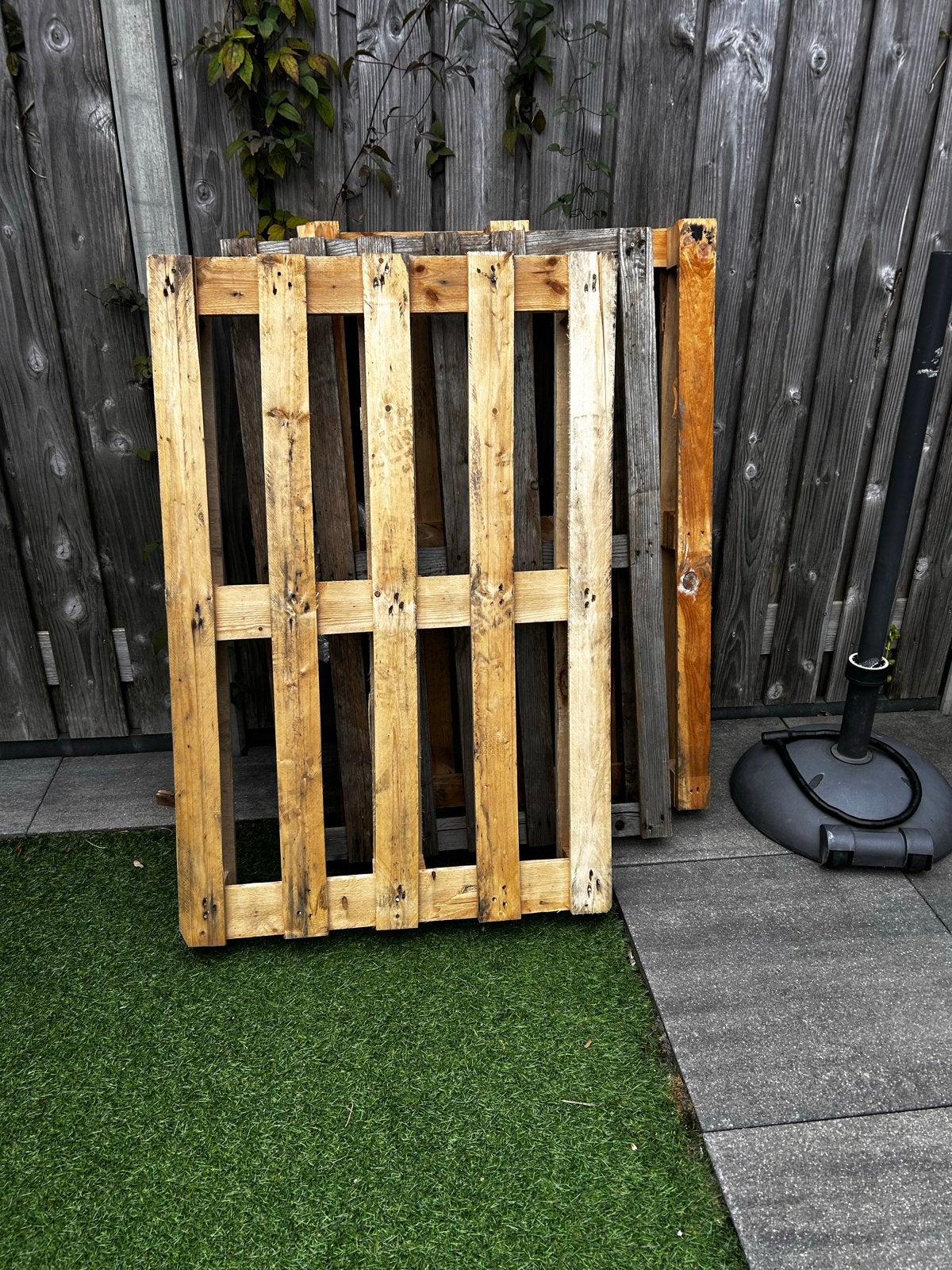 3 gebruikte pallets voor diverse projecten, Doe-het-zelf en Verbouw, Gebruikt, 25 tot 50 mm, Ophalen of Verzenden, Pallet