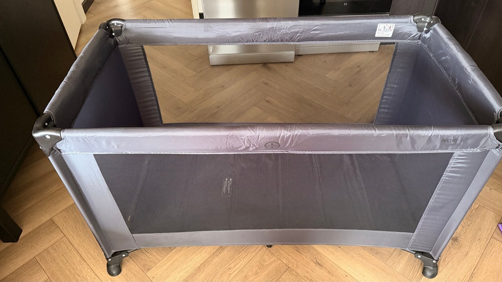 Novi Baby Campingbedje, Kinderen en Baby's, Kinderkamer | Bedden, Gebruikt, Ophalen of Verzenden, Minder dan 140 cm, Matras