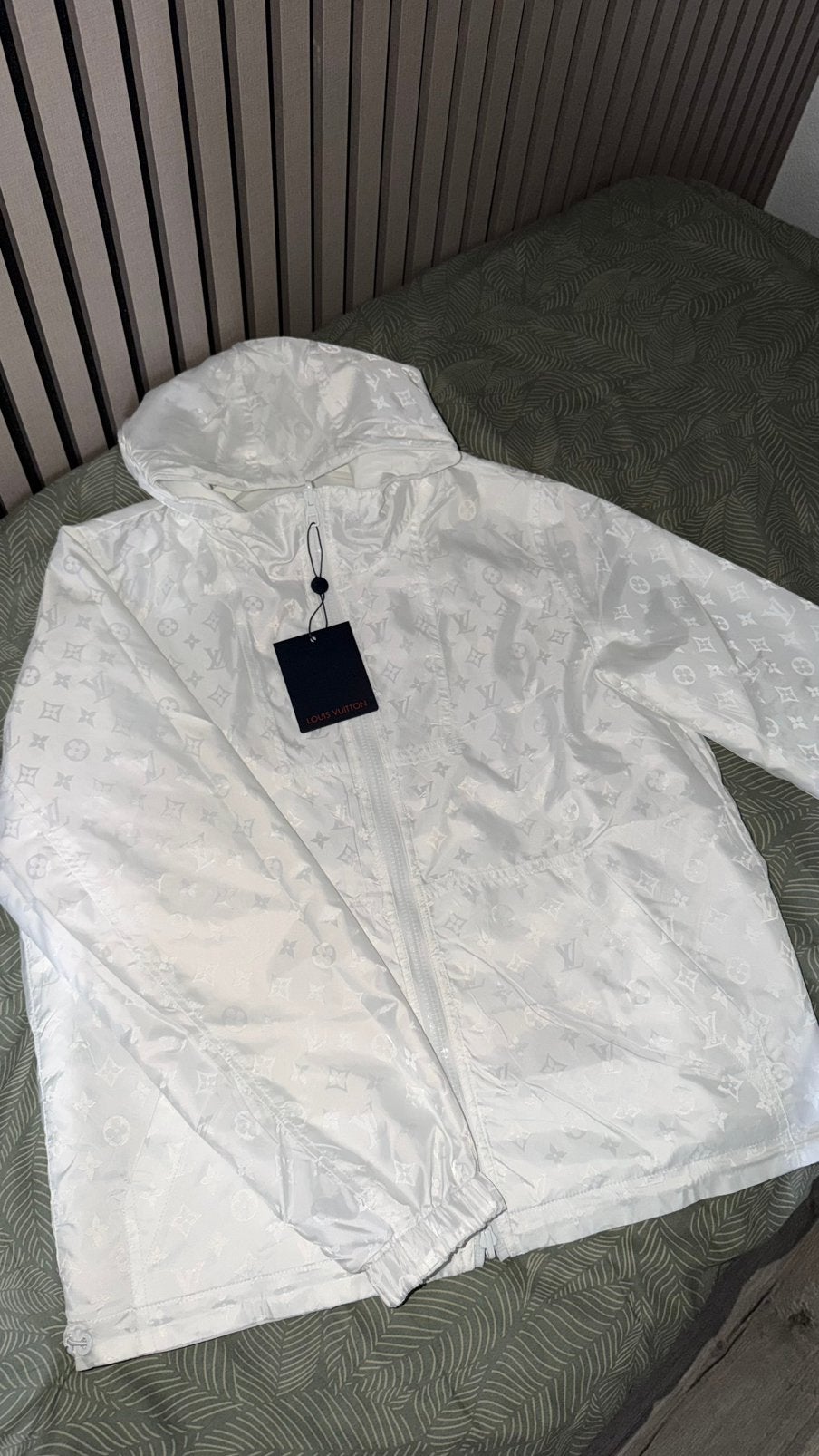 Louis Vuitton Monogram Reversible Windbreaker – Wit, Ophalen of Verzenden, Nieuw, Maat 46 (S) of kleiner, Wit