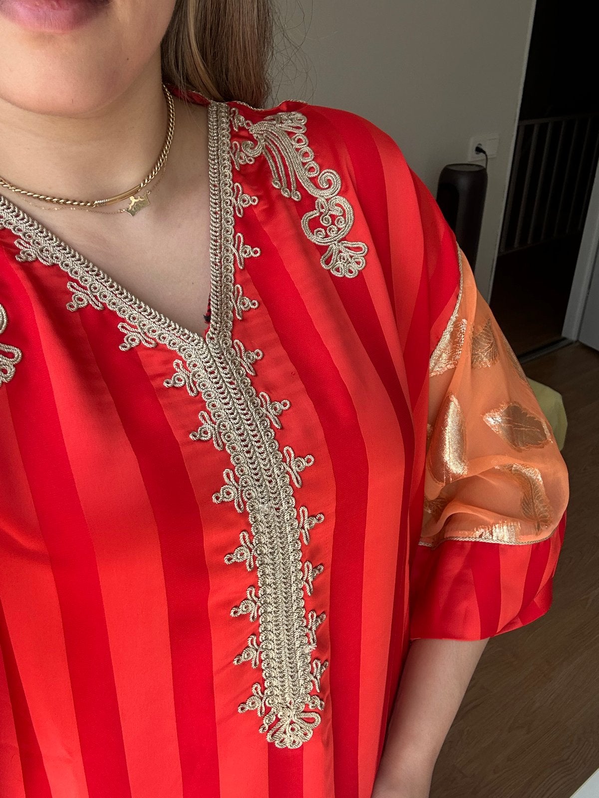 Prachtige rode kaftan met gouden details, Maat 38/40 (M), Ophalen of Verzenden, Zo goed als nieuw, Rood