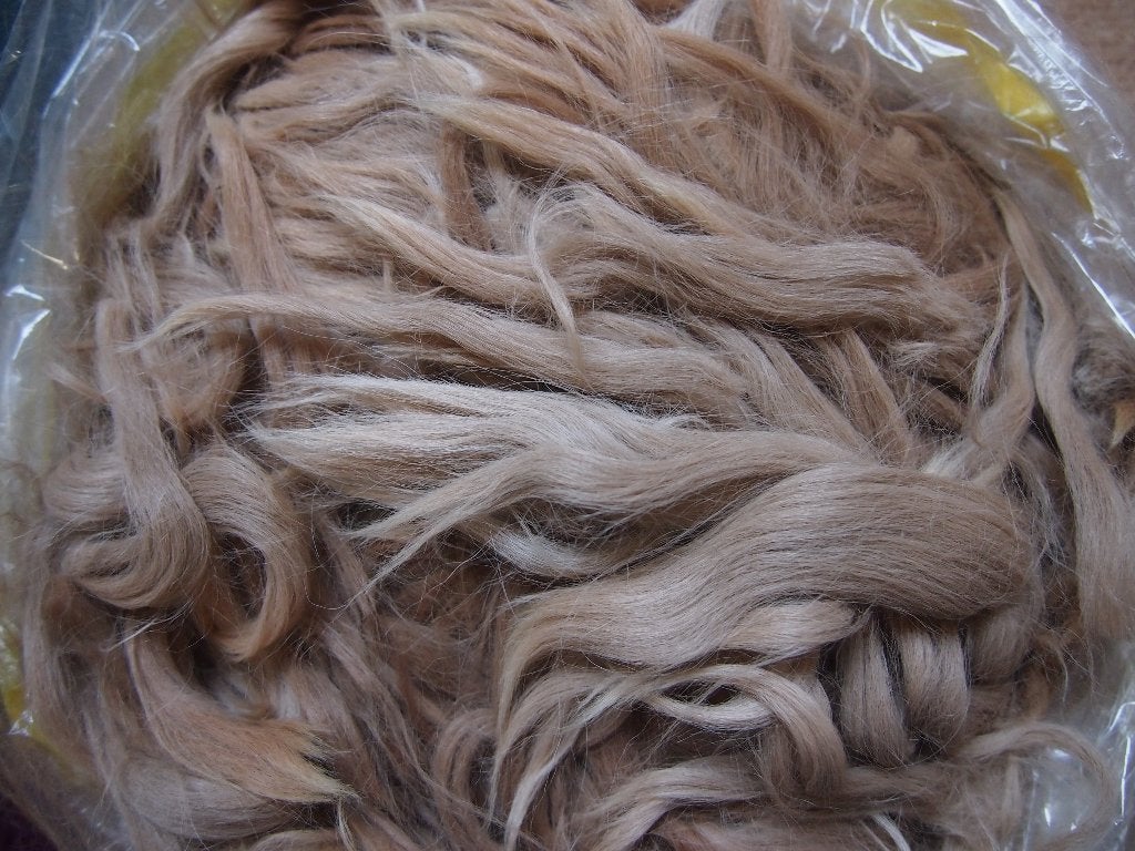 Ruwe suri alpacawol, beige, Ophalen of Verzenden, Nieuw, Spinnewiel