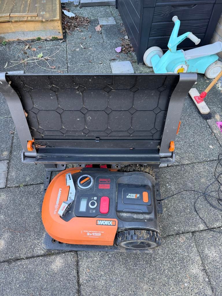 Landroid M Plus robotmaaier met ACS en garage, Cirkelmaaier, Accu-grasmaaier, Ophalen of Verzenden, Zo goed als nieuw
