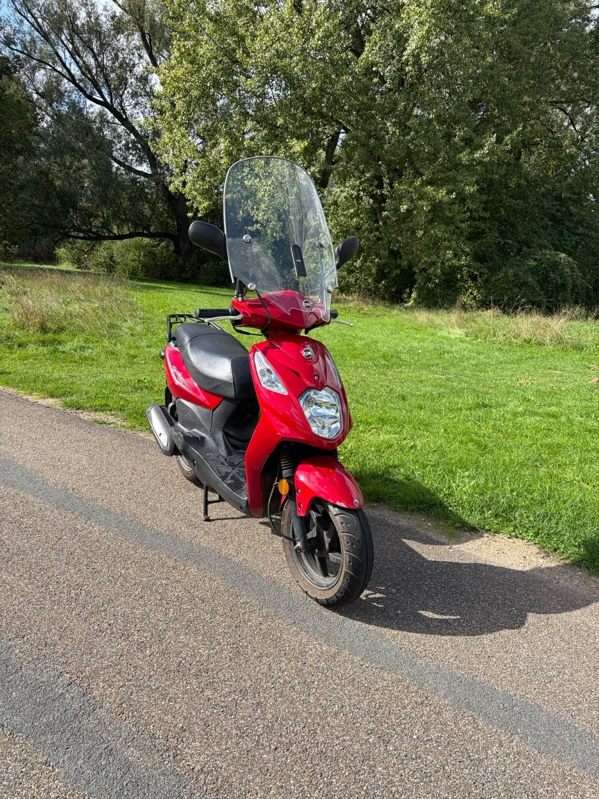Rode Sym Orbit II scooter met windscherm  (MOET WEG), Ophalen, Gebruikt, Benzine, SYM