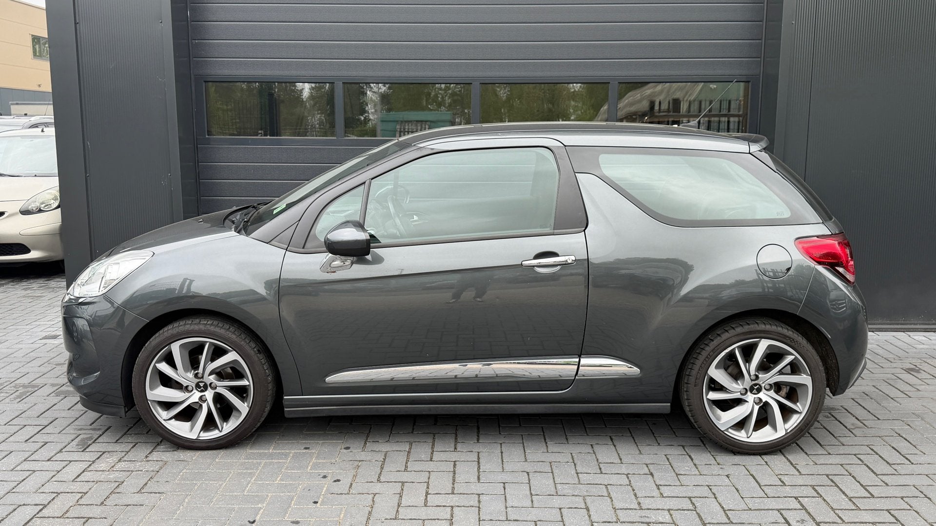 DS 3 1.2 PureTech Business Cruise|Airco|Camera, Auto's, Voorwielaandrijving, Euro 6, 23 km/l, Leder