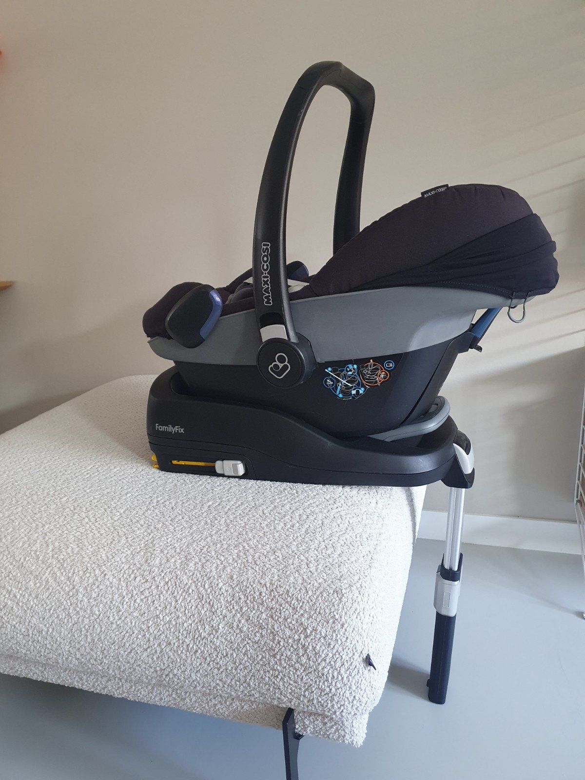 Maxi-Cosi Pebble autostoel met FamilyFix base, Kinderen en Baby's, Ophalen, Autogordel of Isofix, Gebruikt, Slaapstand