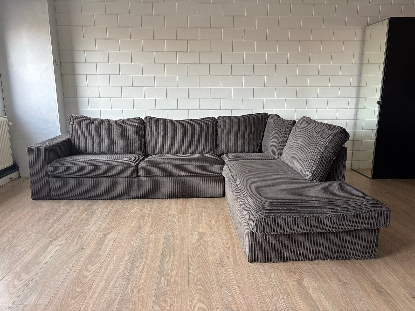 Donkergrijze/taupe ribstof hoekbank, Ophalen, Zo goed als nieuw, Stof