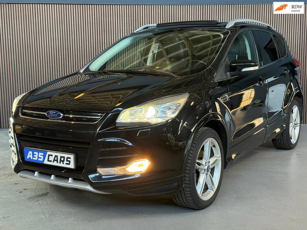 Ford Kuga 1.5 Titanium Plus |PANO|LEER|CAMERA|STOELVERWARMIN, 4 cilinders, Zwart, Bedrijf, Handgeschakeld