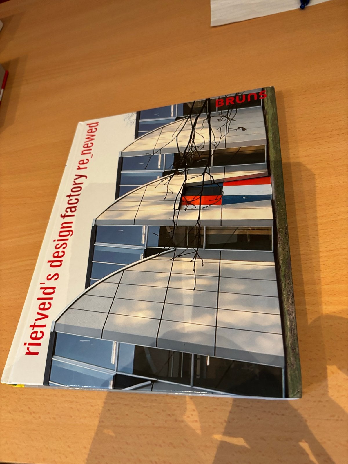 Rietveld's Design Factory Re_Newed - Bruns, Ophalen of Verzenden, Zo goed als nieuw, Overige onderwerpen