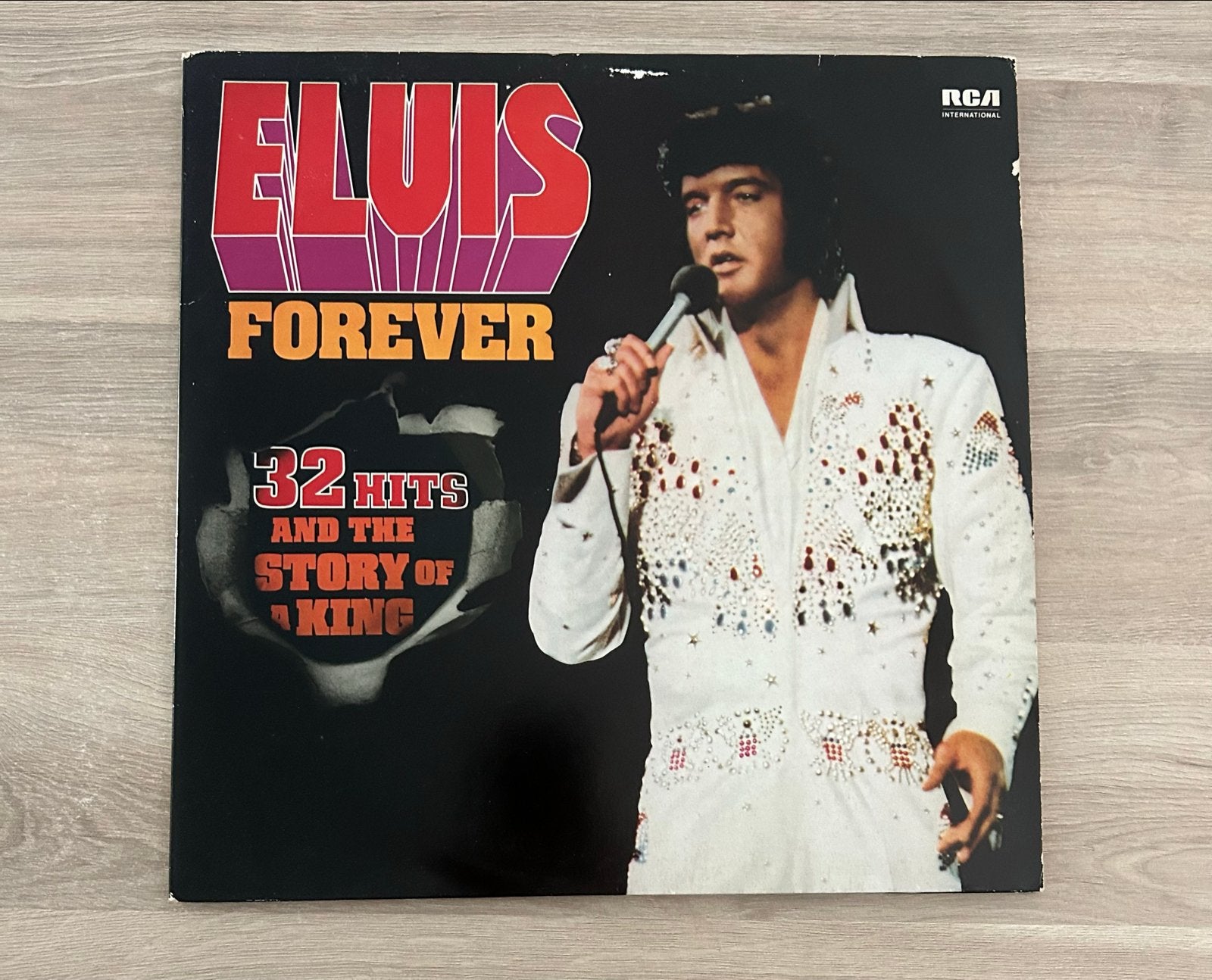 Elvis Forever LP - 32 Hits and the story of The King, Pop, Ophalen of Verzenden, Zo goed als nieuw, 12 inch