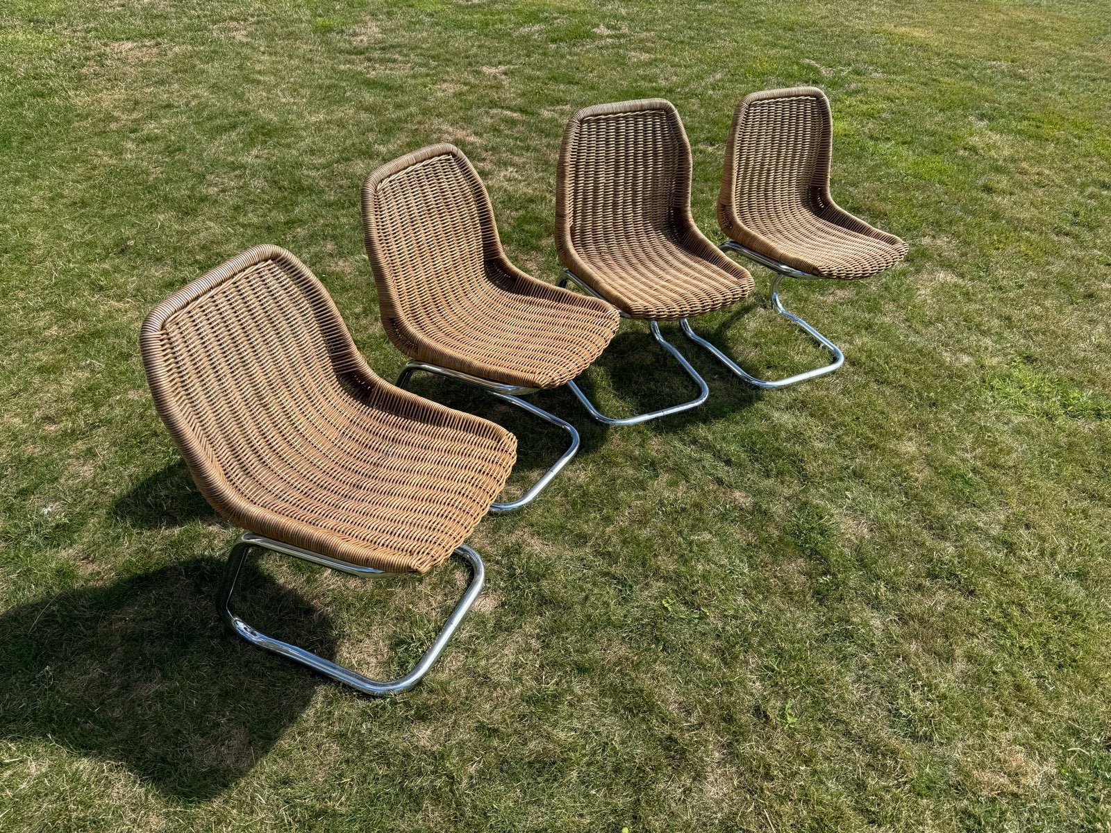 Set van 4 vintage eetkamerstoelen chroom en pitriet, Ophalen