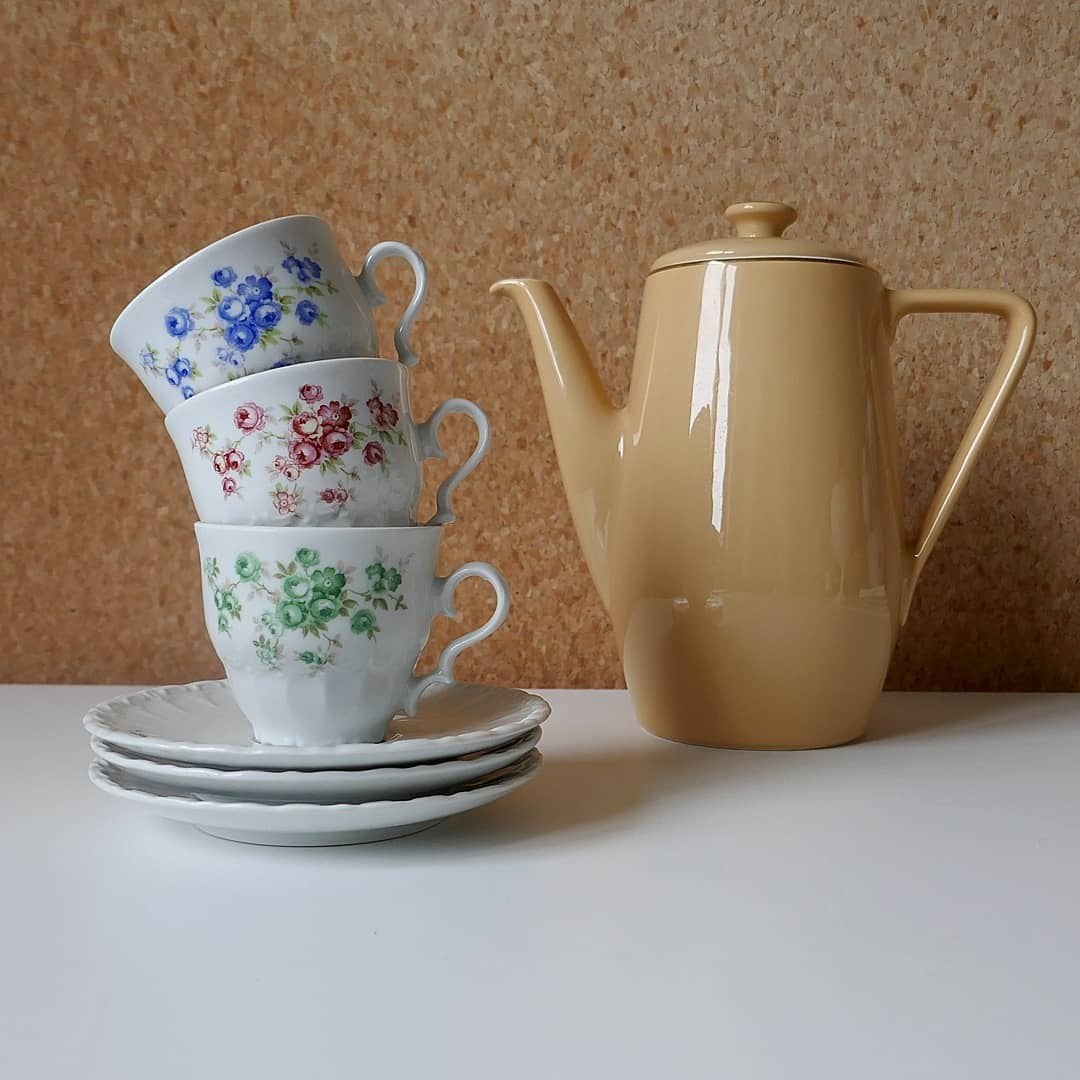 Drie vintage kop en schotels van Eversberg Bavaria Germany,, Ophalen of Verzenden, Zo goed als nieuw, Overige stijlen, Kop(pen) en/of Schotel(s)