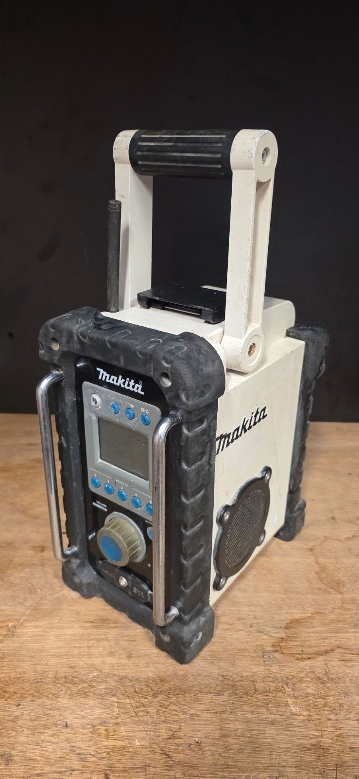 Makita DMR100 Limited Edition Bouwradio Wit (excl. accu), Ophalen, Gebruikt, Bouwradio