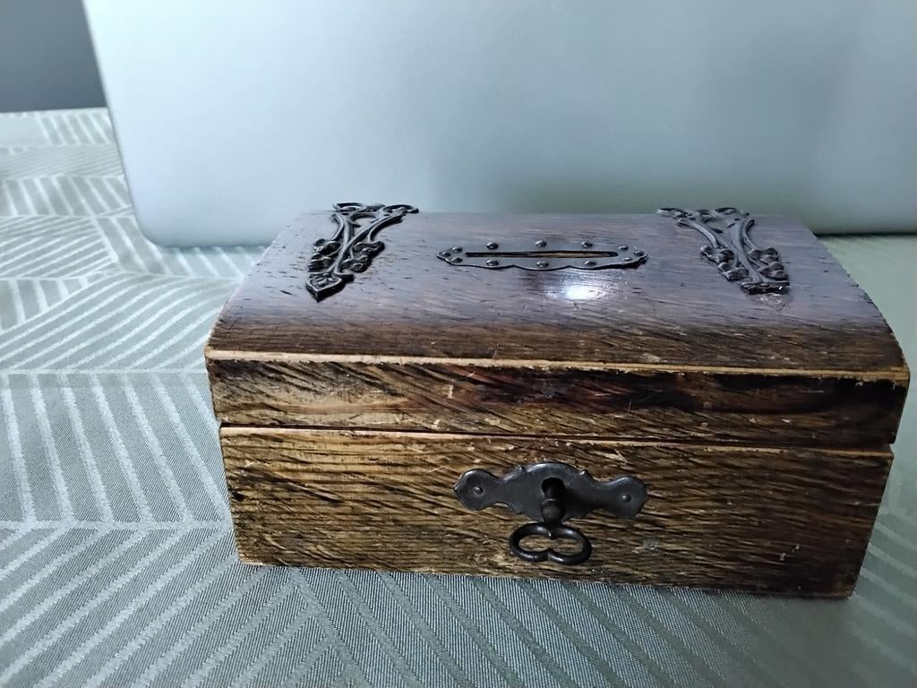 Antiek houten spaarpot/geldkistje, Antiek en Kunst, Ophalen