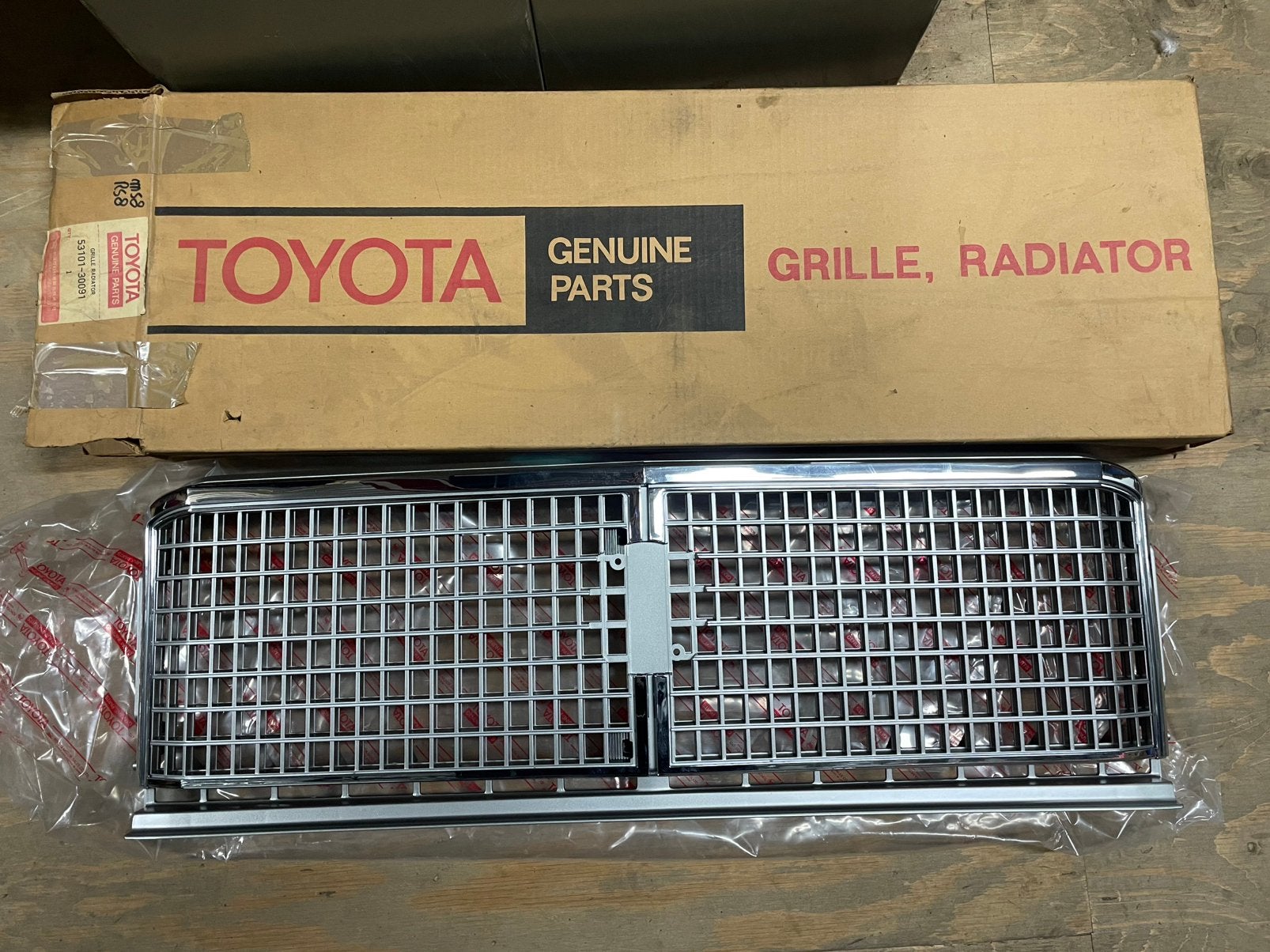 Toyota crown ms8 ms85 gril nieuw 53101-30091, Ophalen of Verzenden