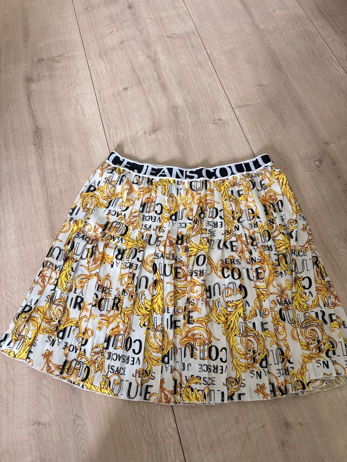 Versace Jeans Couture Barok Print Geplooide Rok - Authentiek, Maat 38/40 (M), Nieuw, Boven de knie, Meerkleurig