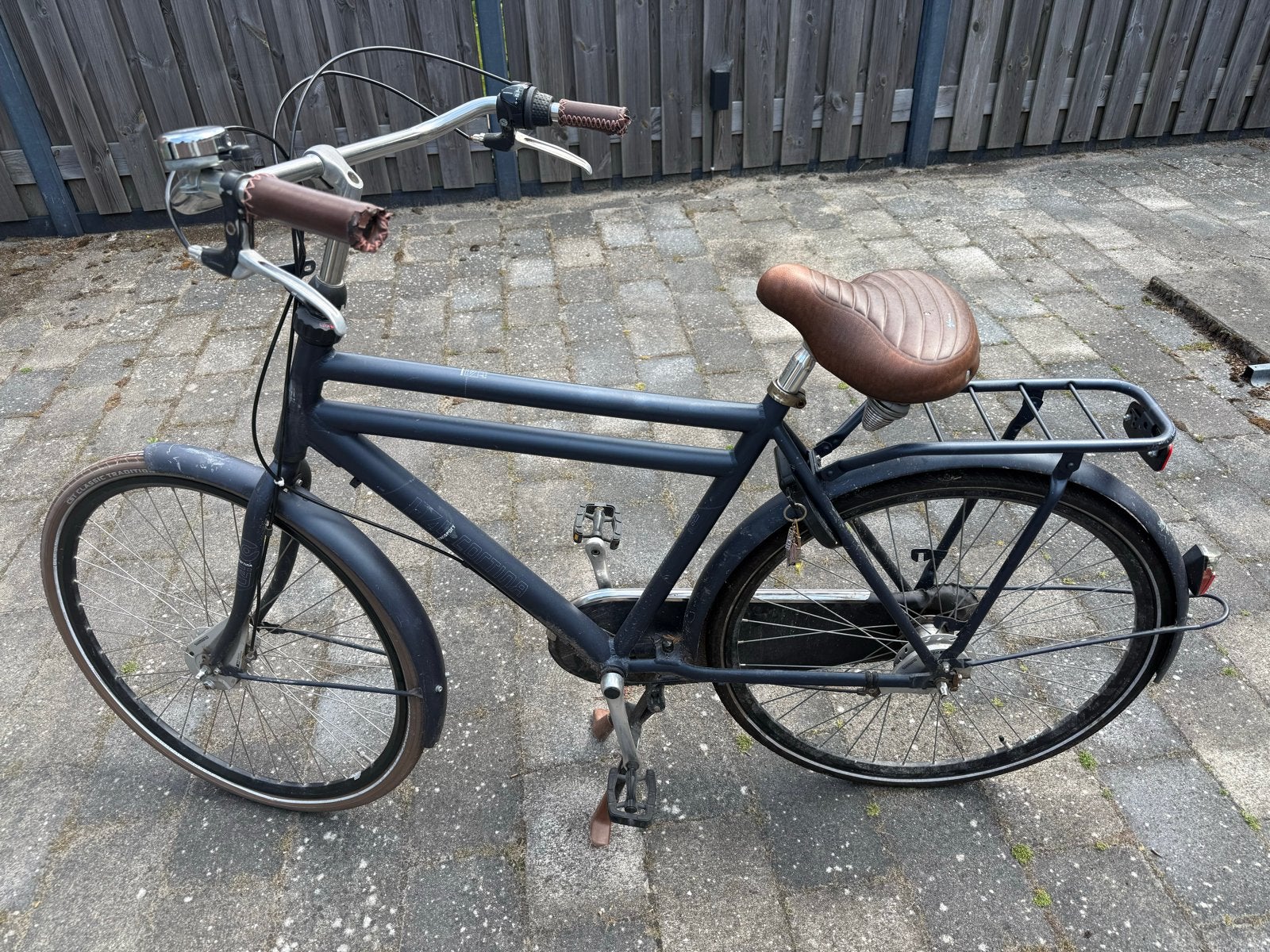 Degelijke stadsfiets met lekke band, Ophalen of Verzenden, Gebruikt, Overige merken