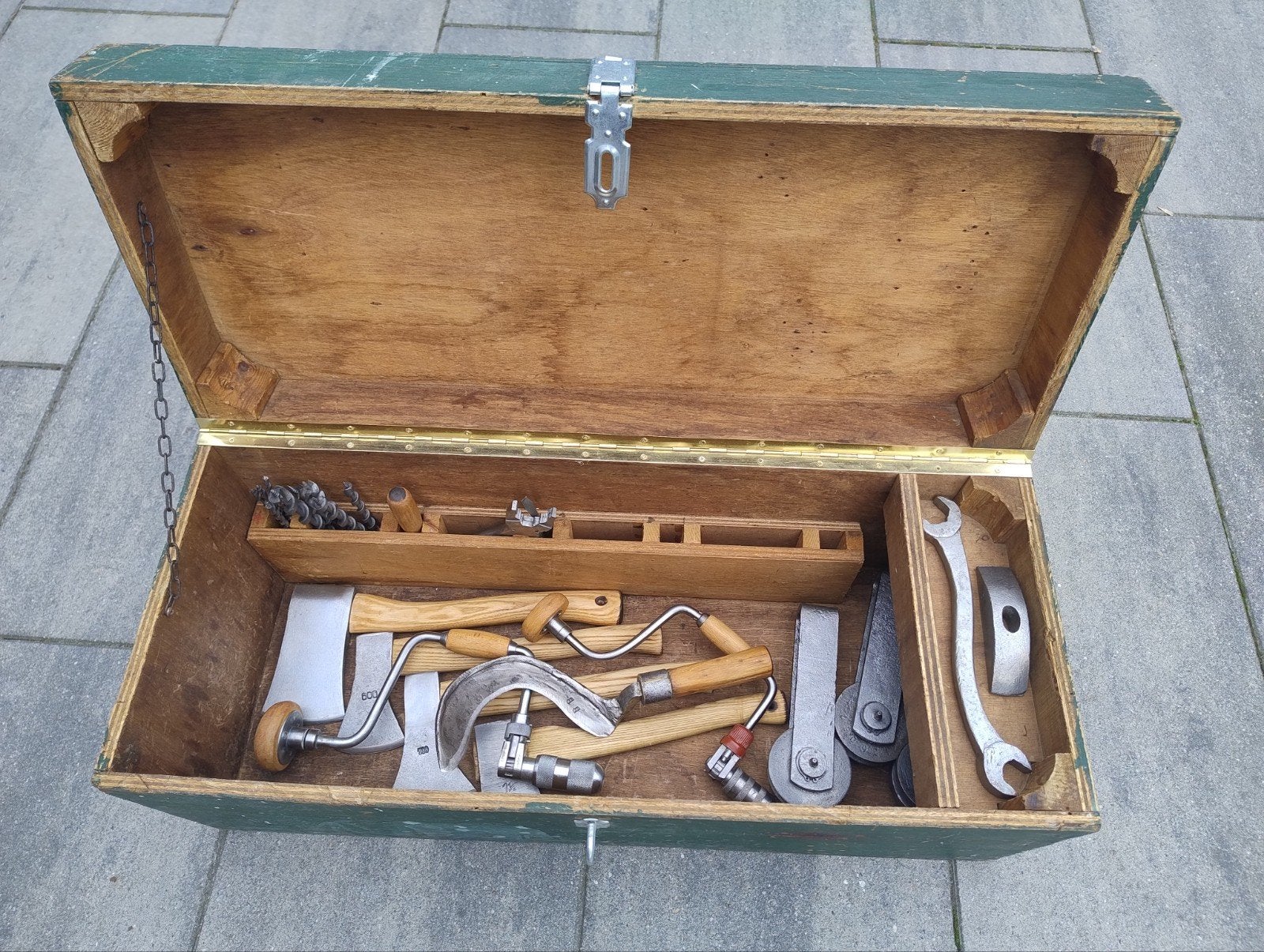 Gereedschapskist met antiek gereedschap, Nooitgedagt, bijlen, Antiek en Kunst, Antiek | Gereedschap en Instrumenten, Ophalen