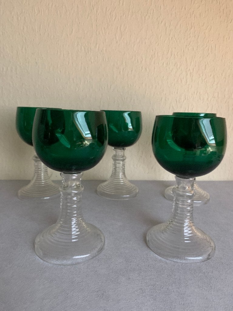 5 Mooie groene wijn  glazen op voet (roemers), Ophalen of Verzenden, Zo goed als nieuw, Overige typen