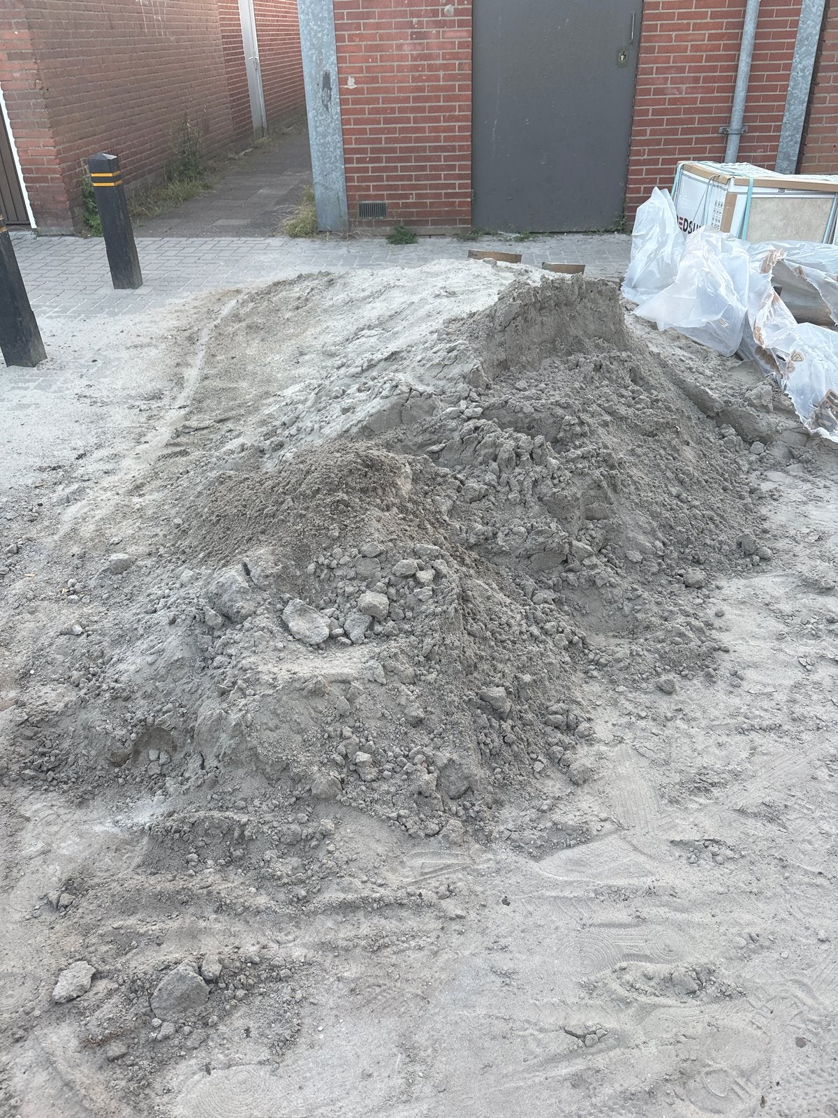 Gratis wit zand (1 tot 1,5 kuub) - Makkelijk af te halen, Ophalen, Gebruikt, Ophoogzand