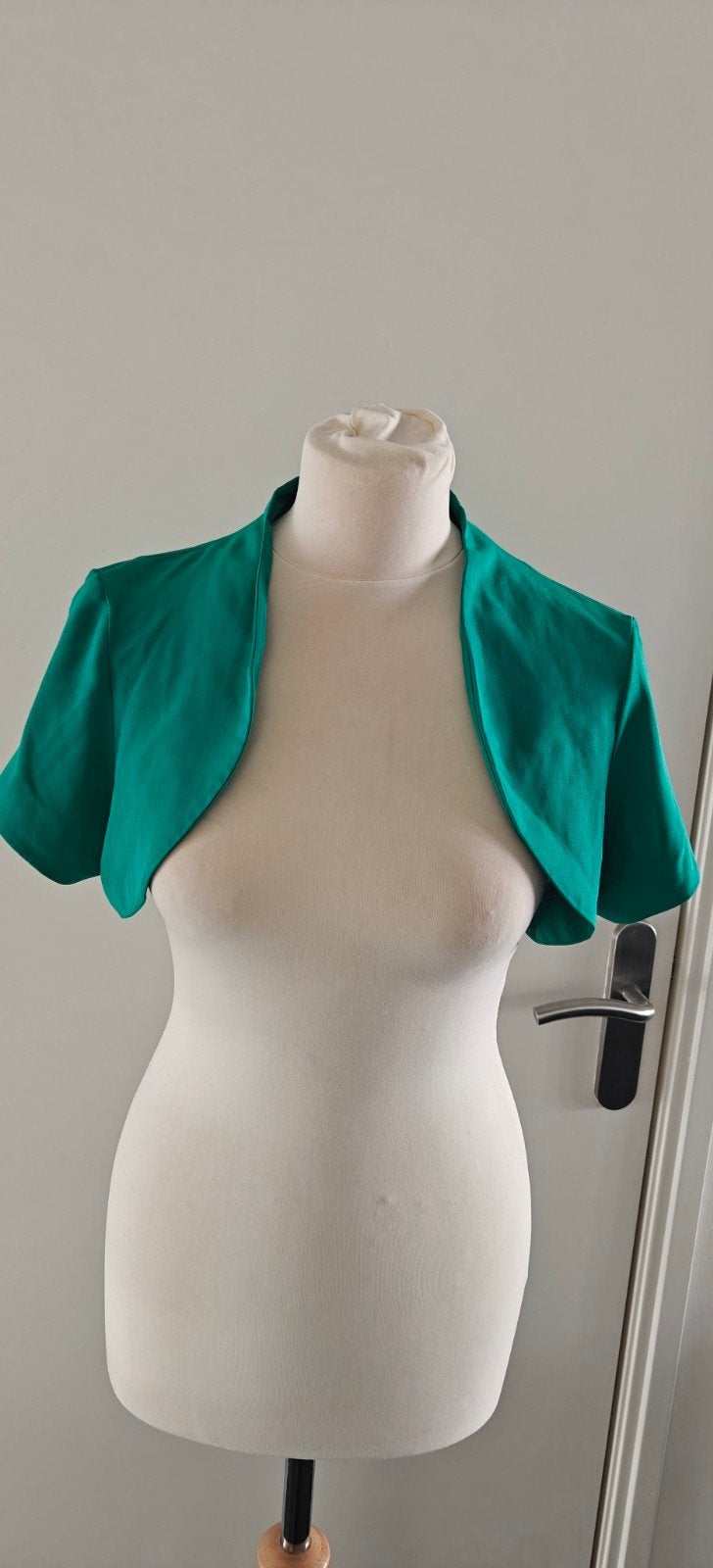 Stijlvol groen bolero jasje. Maat 42 L, Ophalen of Verzenden, Zo goed als nieuw, Maat 42/44 (L), Groen