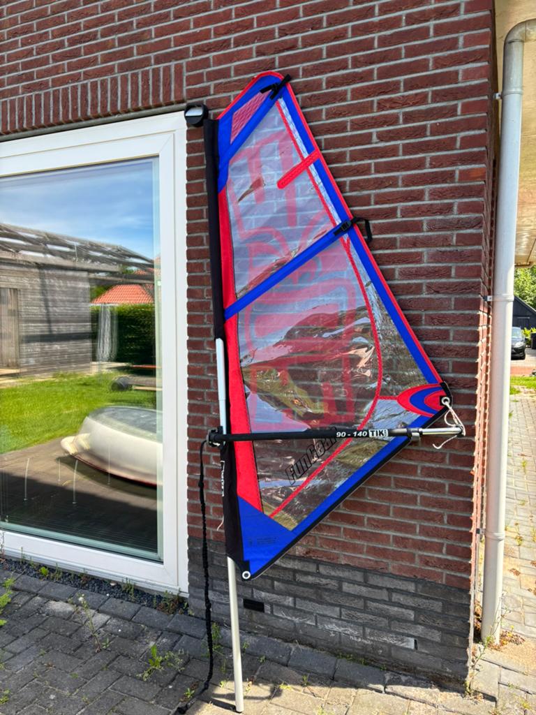 Als nieuw - surf zeil Tiki - fun gear 1.5, Minder dan 3.5 m², Zo goed als nieuw, Met mast, Zeil