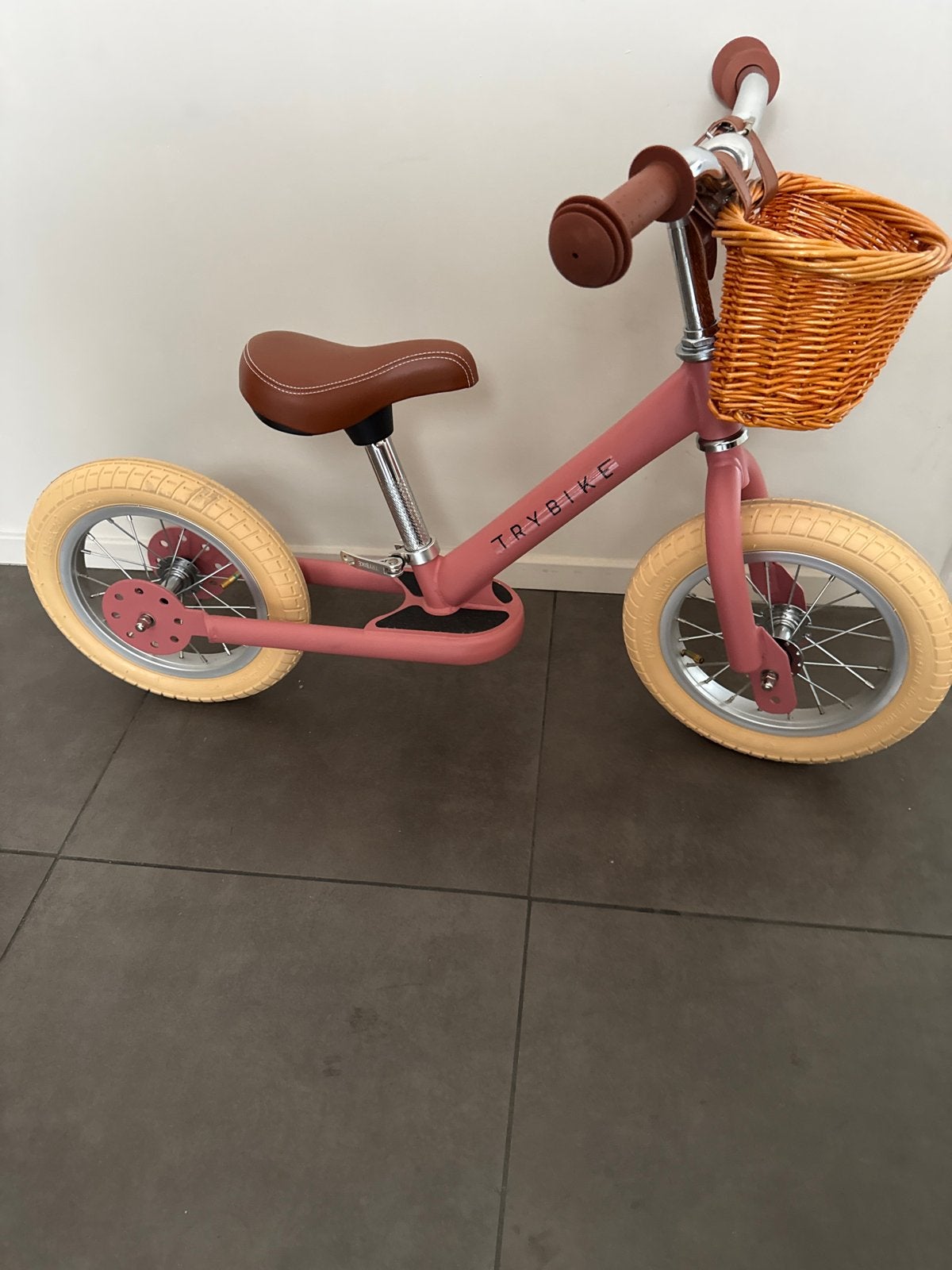 Trybike loopfiets roze met mandje en extra wiel, Ophalen of Verzenden, Zo goed als nieuw, Minder dan 16 inch