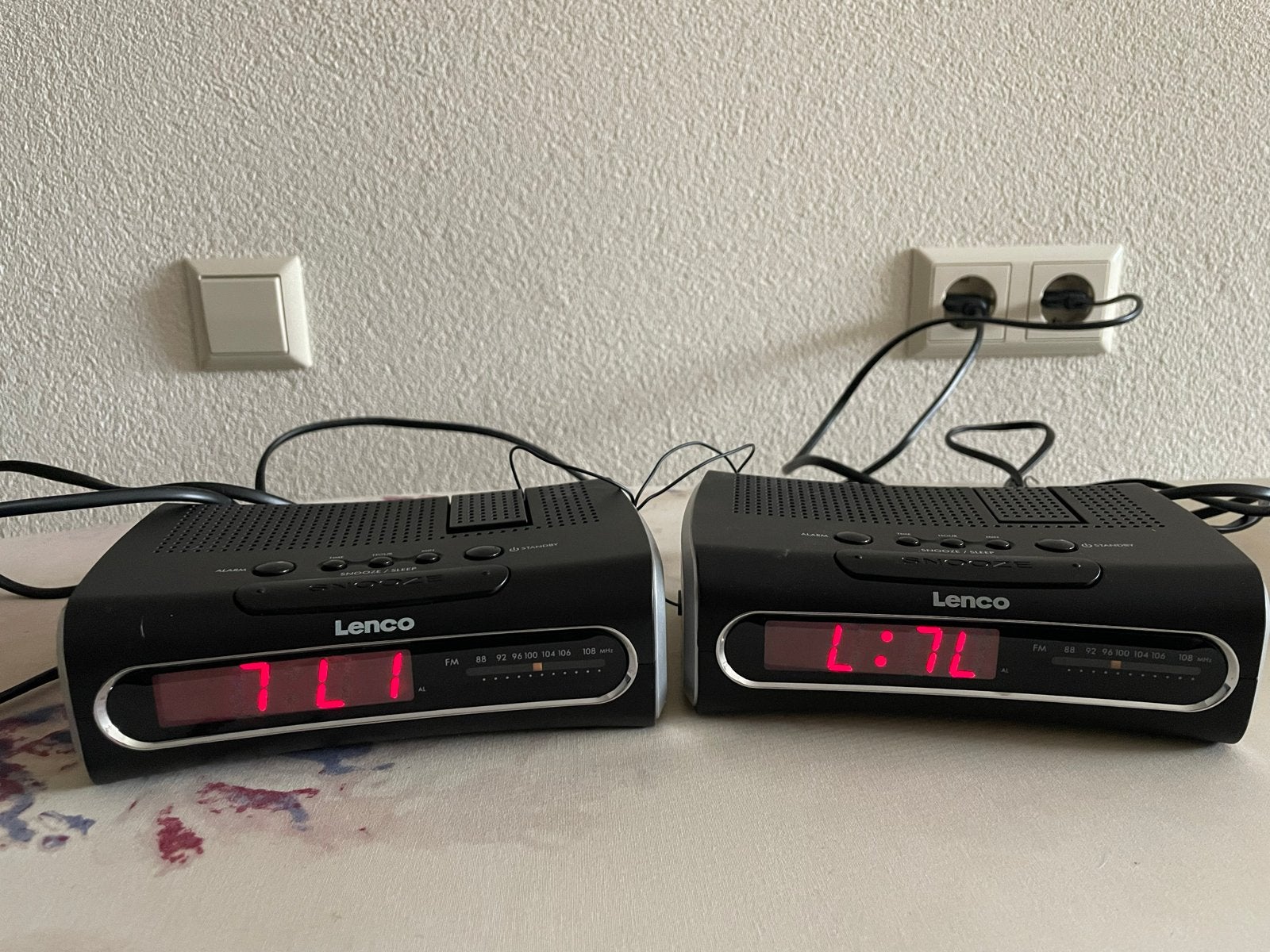 2x Lenco CR-3301 Digitale Wekkerradio met FM-radio, Witgoed en Apparatuur, Ophalen of Verzenden, Gebruikt, Digitaal