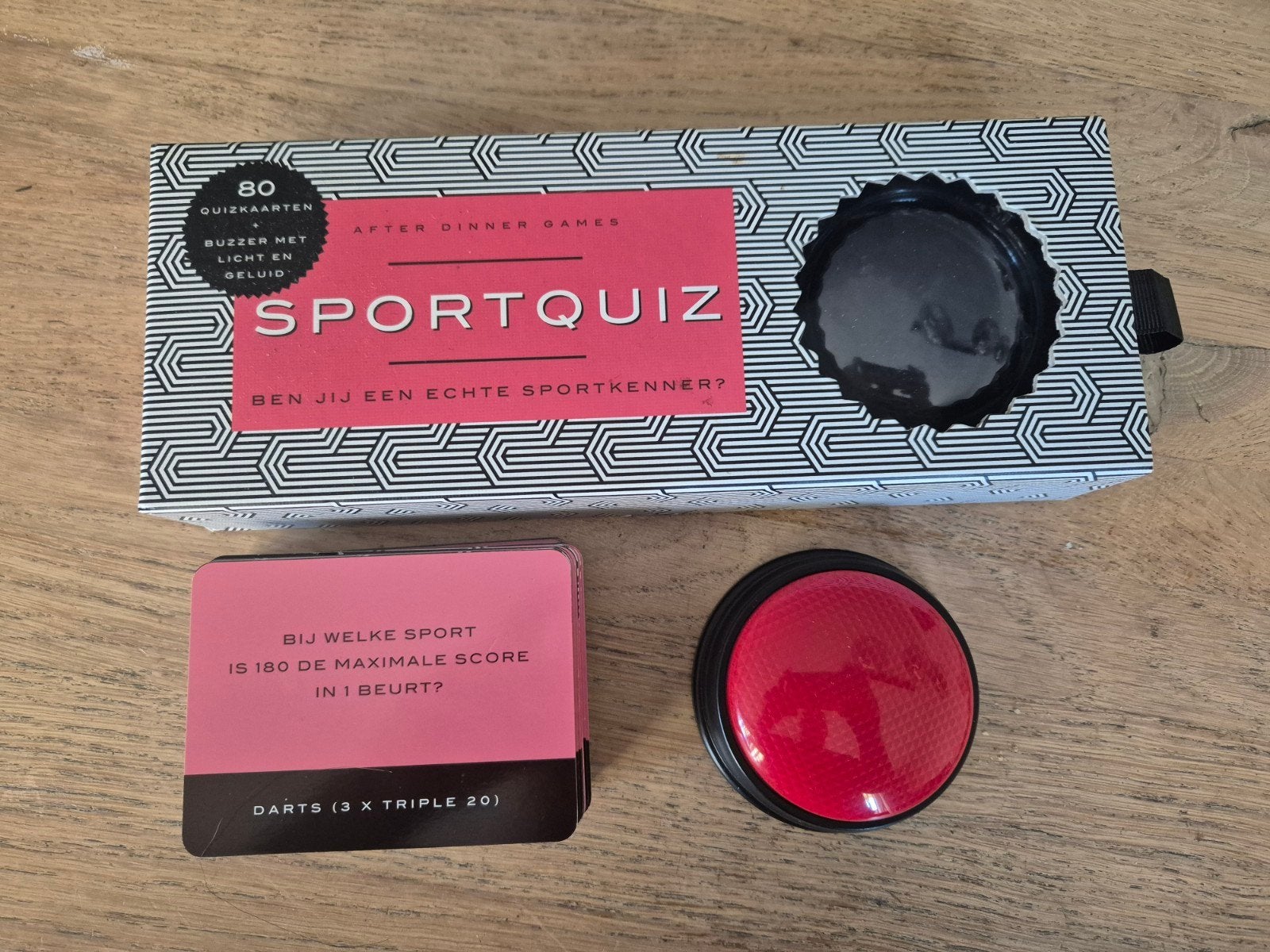 Sportquiz met buzzer - Test je sportkennis!, Hobby en Vrije tijd, Gezelschapsspellen | Bordspellen, Zo goed als nieuw, Ophalen of Verzenden