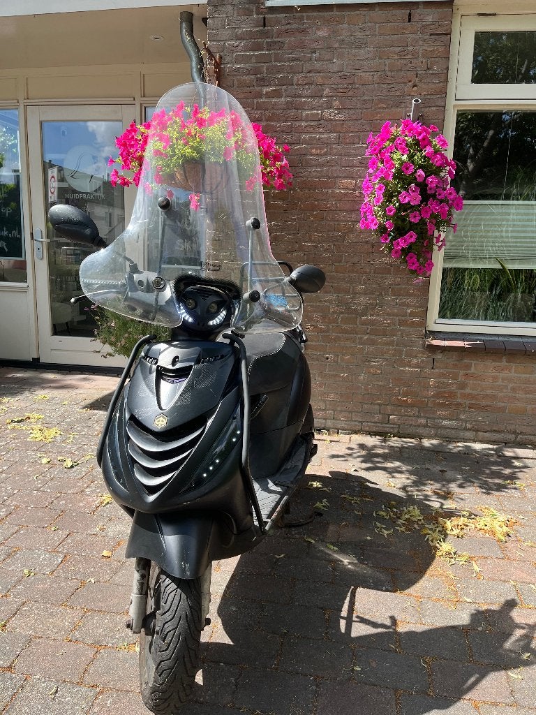 Scooter Piaggio zip, Fietsen en Brommers, Scooters | Piaggio, Gebruikt, Zip, Maximaal 25 km/u, Benzine, Ophalen