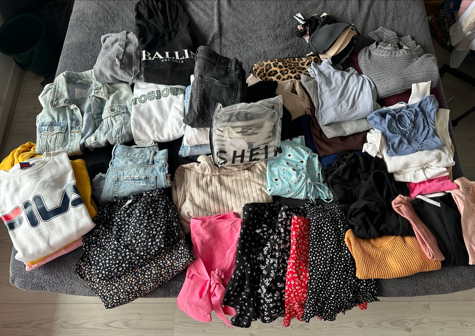 Circa 50 stuks kleding - diverse merken, vnl maat S, Kleding | Dames, Overige Dameskleding, Ophalen, Gedragen