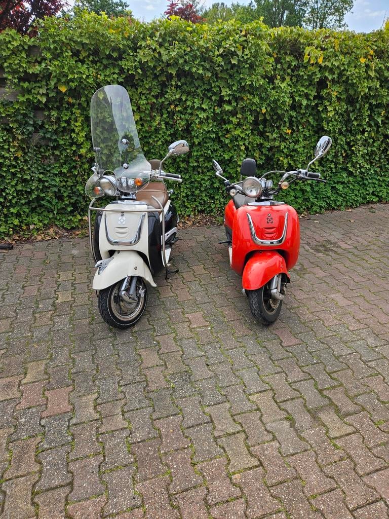 2 x Agm retro scooters, Ophalen, Gebruikt, Benzine, Overige merken