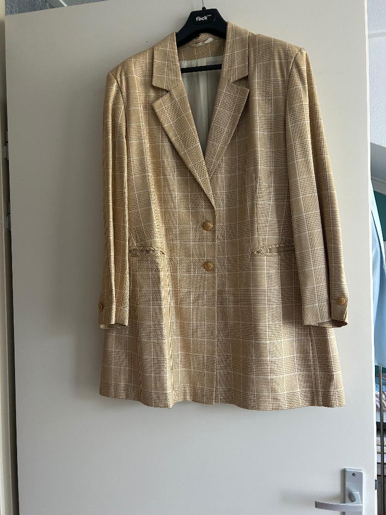 Dames kostuum maat XL zgan broekpak maat 46 - 48, Ophalen of Verzenden, Zo goed als nieuw, Maat 46/48 (XL) of groter, Beige