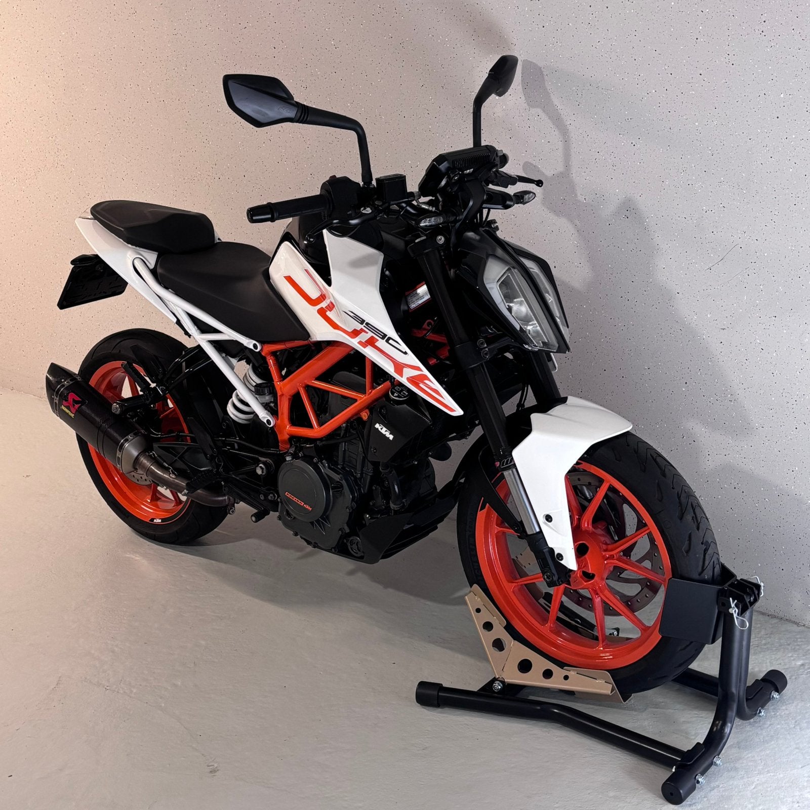 KTM DUKE 390 | Akraprovic uitlaat | A2, Occasion, Bedrijf, 373 cc, Minimaal motorrijbewijs A2