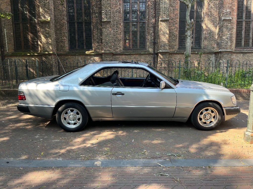 Mercedes-Benz 300 CE AUT U9 1992 ZilverGrijs, Auto's, Achterwielaandrijving, 1440 kg, 179 pk, Origineel Nederlands