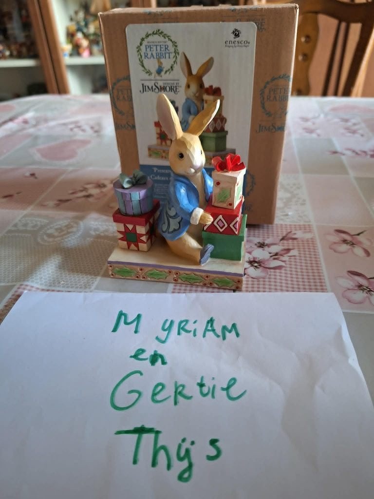 Beatrix Potter Christmas Peter Rabbit Jim Shore figurine, Ophalen of Verzenden, Zo goed als nieuw, Dier