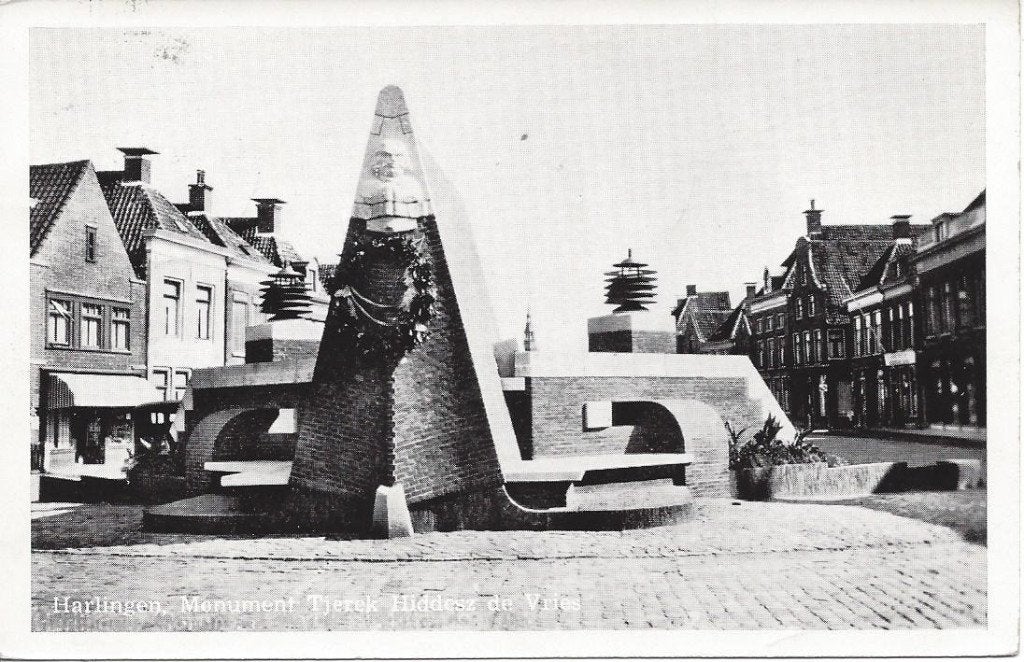 Harlingen, Monument Tjerck Hiddesz de Vries, gelopen 1955, Ophalen of Verzenden, 1940 tot 1960, Gelopen, Friesland