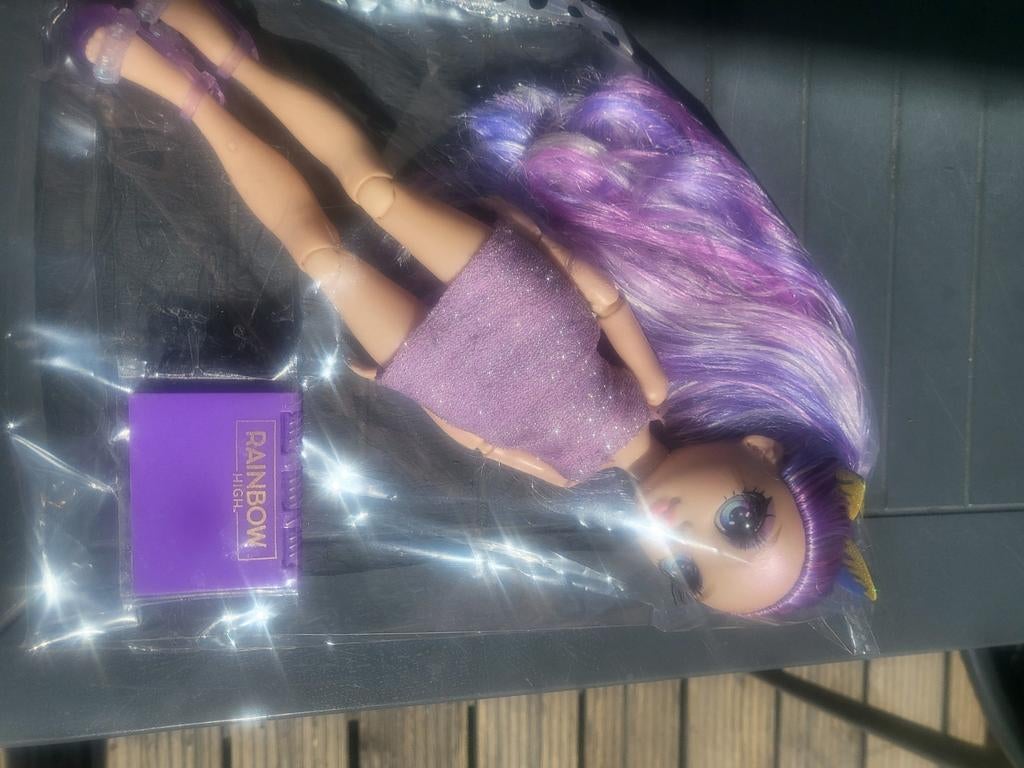 Rainbow High pop met paars haar en glitterjurk, Ophalen of Verzenden, Nieuw, Overige typen