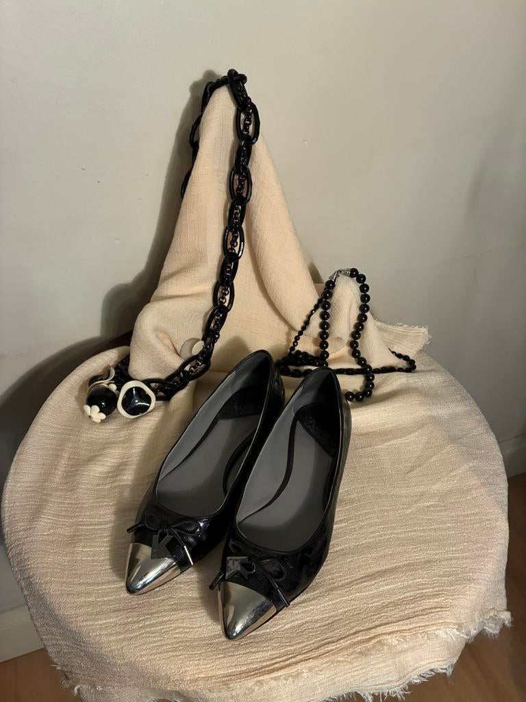 KARL LAGERFELD SCHOENEN BLACK LAK LEDER, Kleding | Dames, Schoenen, Verzenden, Zo goed als nieuw, Instappers, Zwart