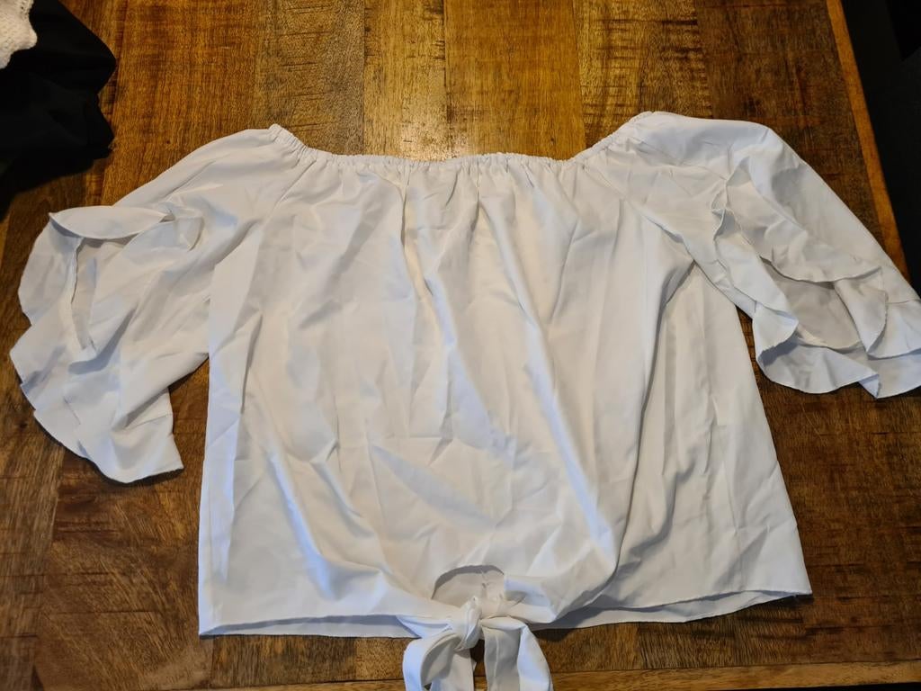 Witte off-shoulder blouse met knoopsluiting - Nieuw, Maat L, Ophalen of Verzenden