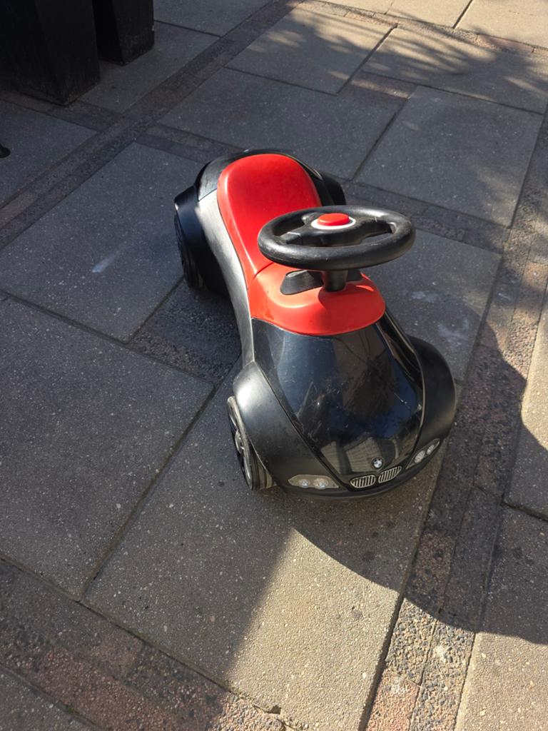 Originele BMW Loopauto - Zwart/Rood, Kinderen en Baby's, Speelgoed | Buiten | Voertuigen en Loopfietsen, Ophalen, Gebruikt, Loopvoertuig