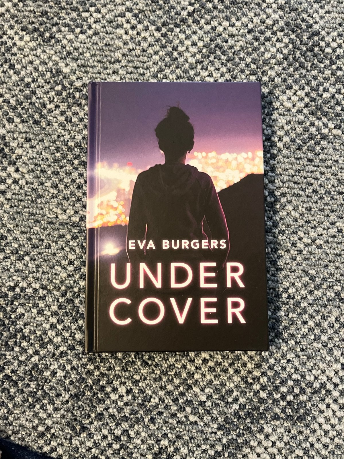 Under Cover - Eva Burgers (Boek), Ophalen of Verzenden, Zo goed als nieuw