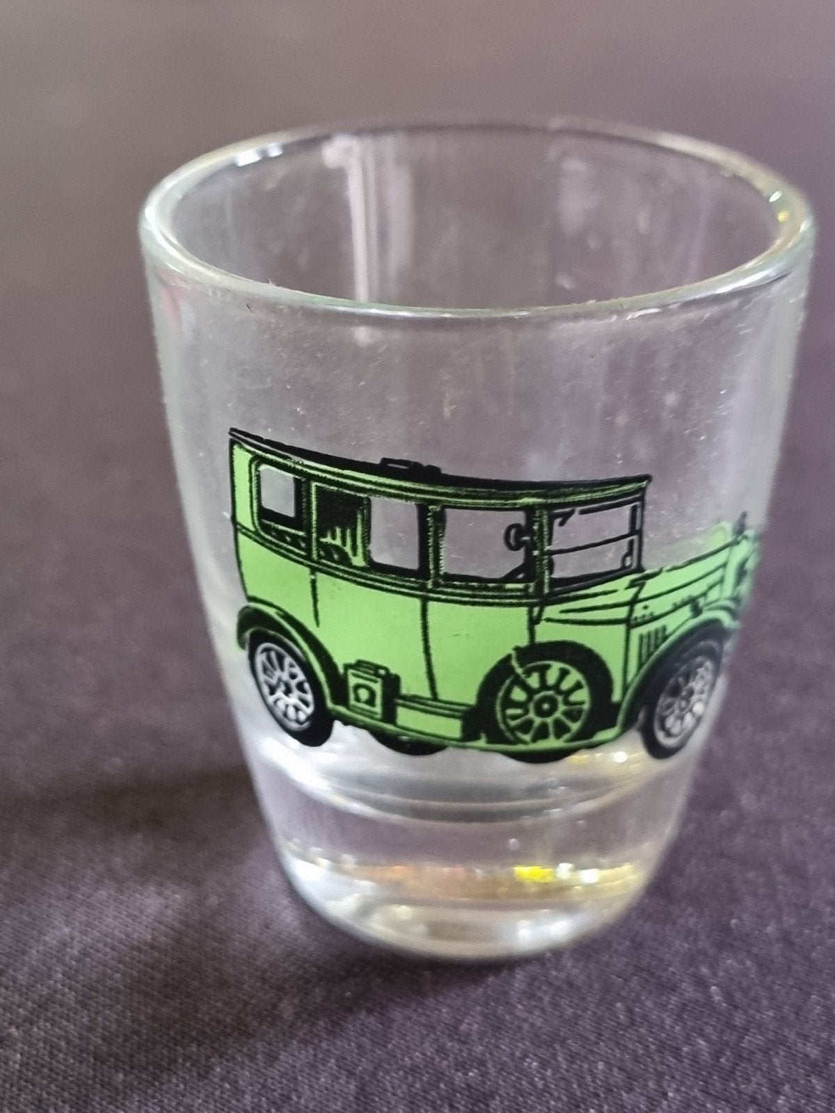 Vintage shotglas met groene oldtimer print, Ophalen of Verzenden
