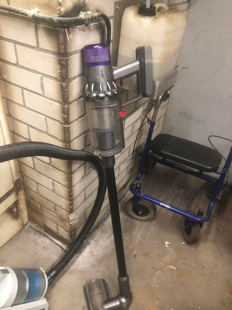 Dyson stofzuiger met defect, Witgoed en Apparatuur, Stofzuigers, Ophalen of Verzenden, Zo goed als nieuw, 1200 tot 1600 watt