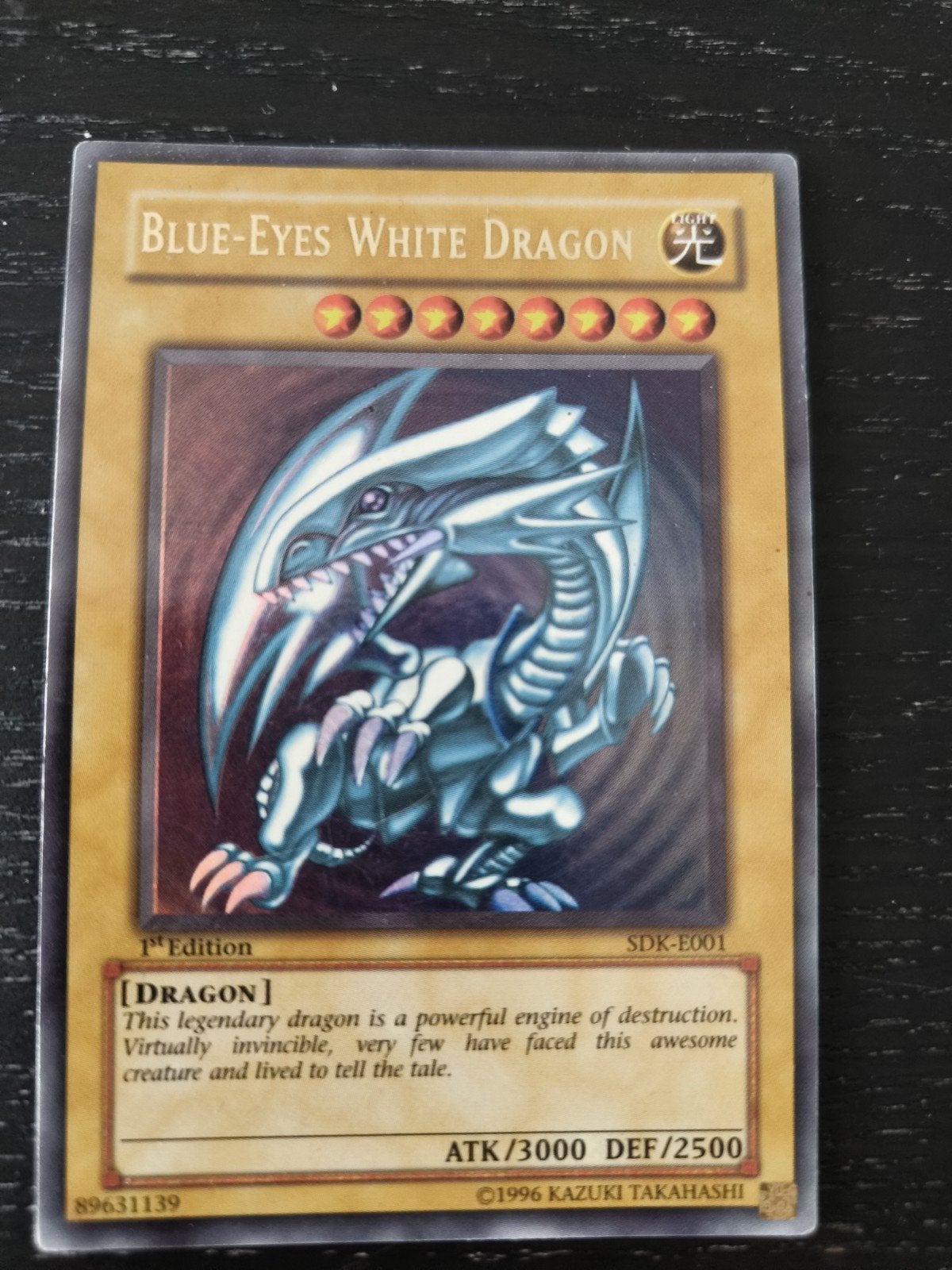 Yu-Gi-Oh! Blue-Eyes White Dragon SDK-E001 1st Edition, Ophalen of Verzenden, Gebruikt