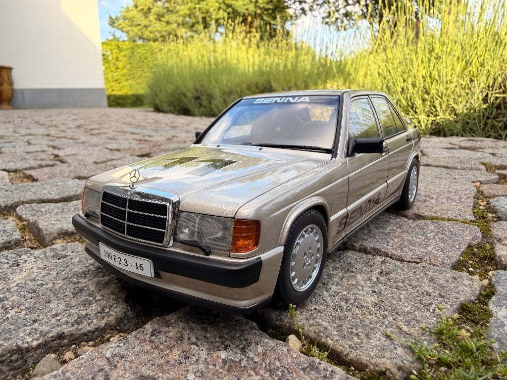 AutoArt Mercedes-Benz 190E Ayrton Senna 1:18, Hobby en Vrije tijd, Modelauto's | 1:18, Ophalen of Verzenden, Zo goed als nieuw