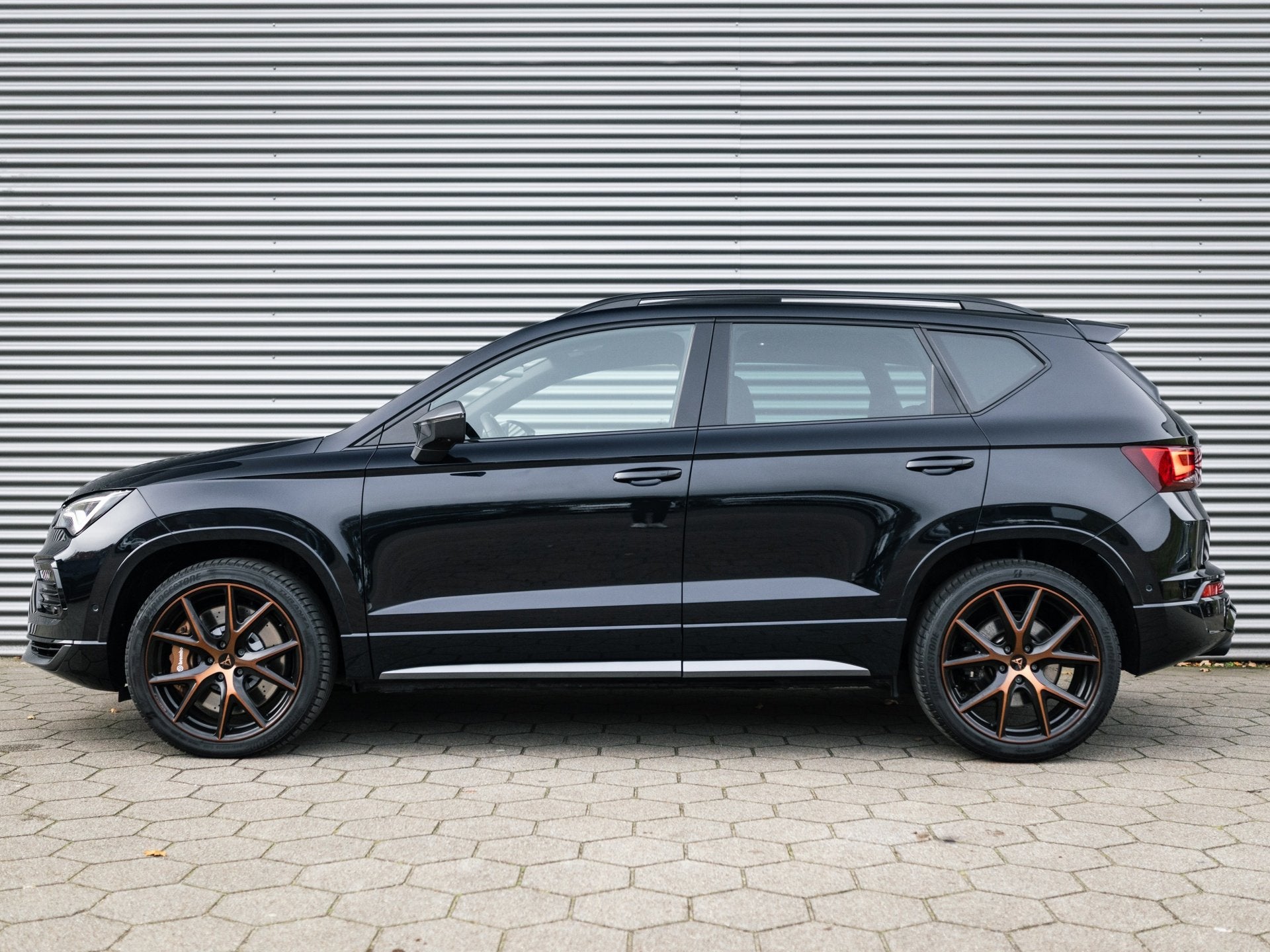 CUPRA Ateca 2.0 TSI 4DRIVE PANO BREMBO BEATS TREKHAAK CAMERA, Auto's, Automaat, Dealer onderhouden, Gebruikt, Zwart