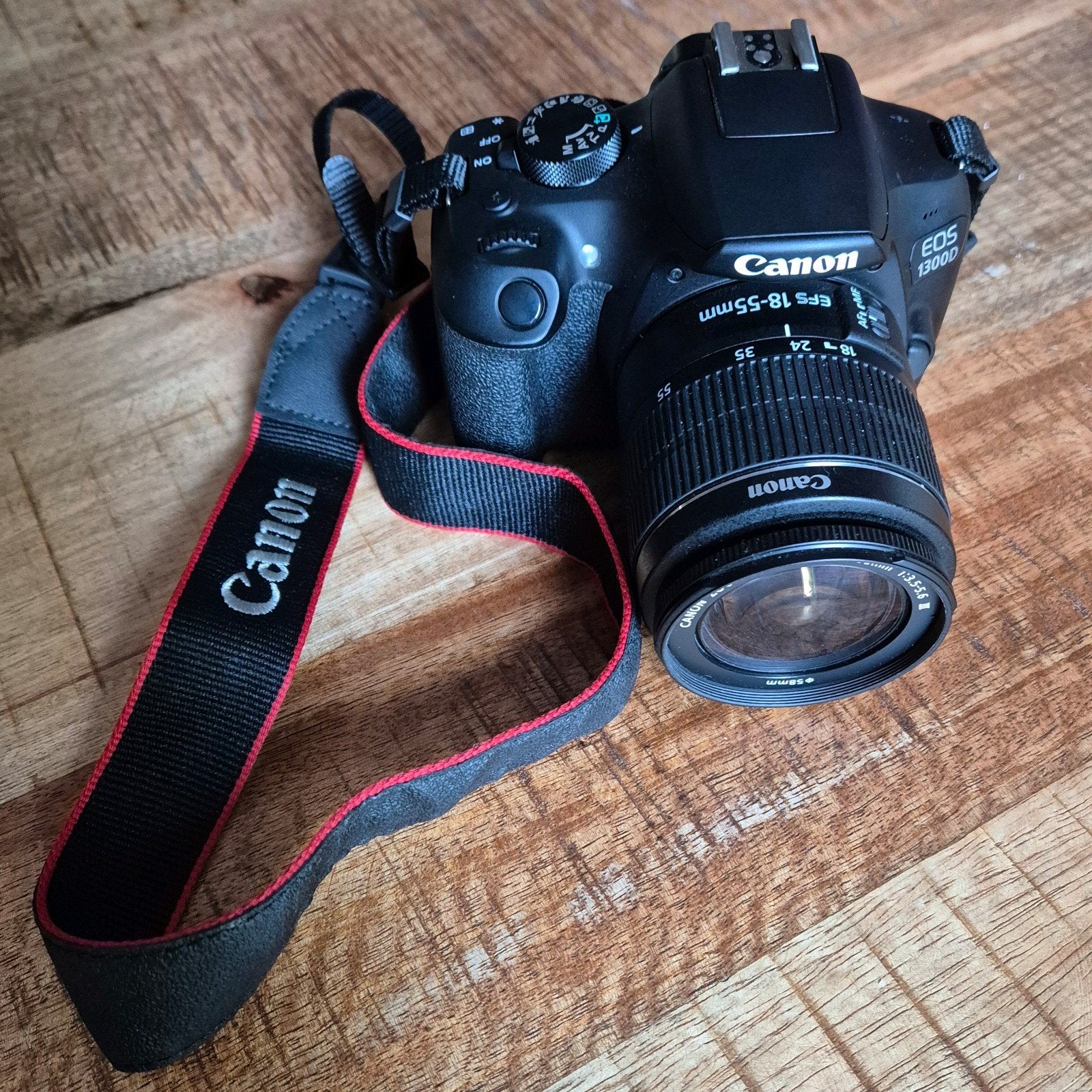 Canon EOS 1300D Spiegelreflexcamera met 18-55mm lens, Ingebouwde flitser, Gebruikt, Spiegelreflex, Canon