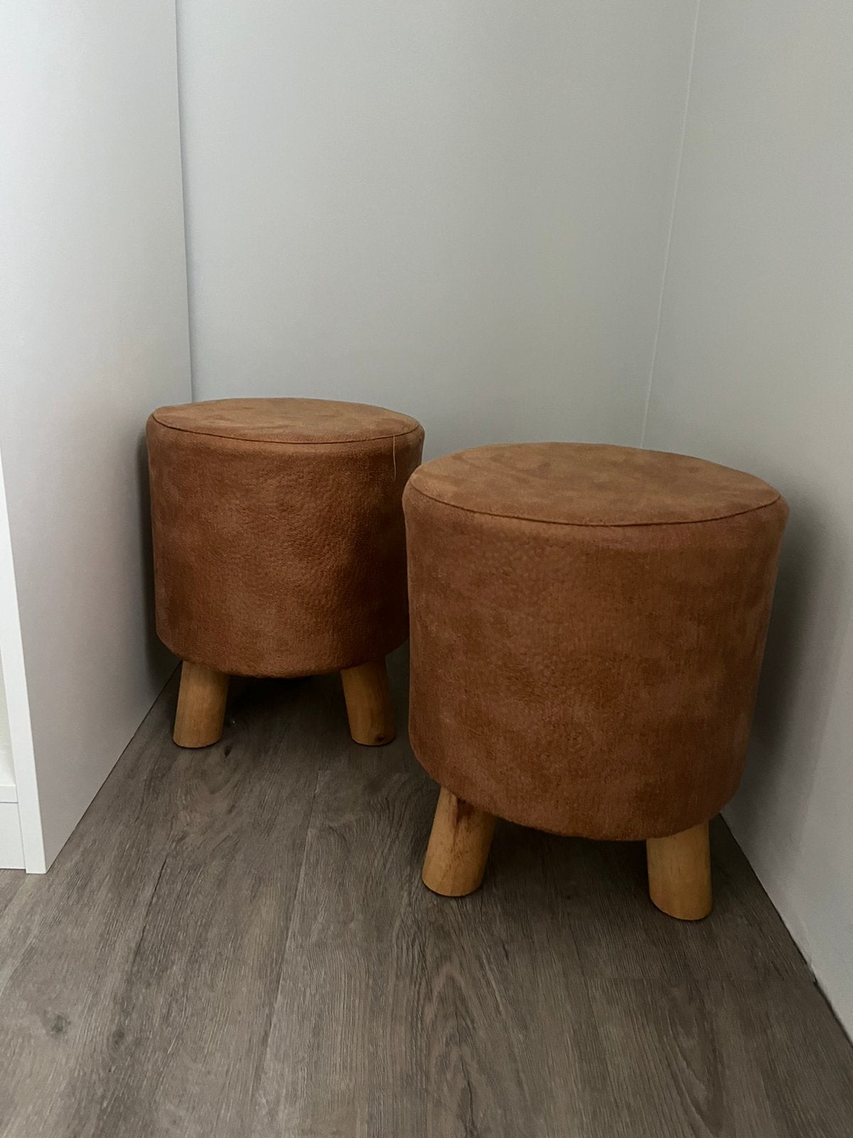 Cognac-kleurige krukjes, Ophalen, Zo goed als nieuw, Hout