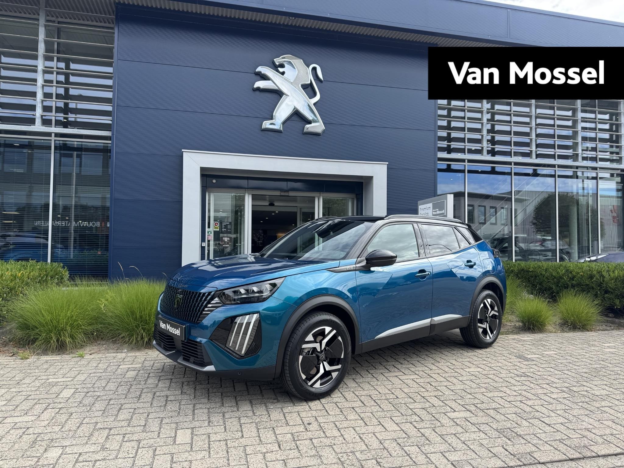 Peugeot 2008 1.2 Hybrid 145 GT, Gebruikt, Euro 6, 1199 cc, Blauw