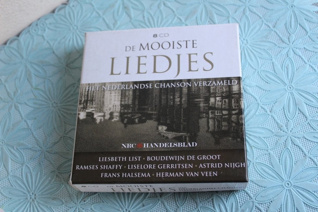 8 cdbox De mooiste liedjes Het Nederlandse chanson verzameld, Ophalen of Verzenden, Zo goed als nieuw, Overige genres